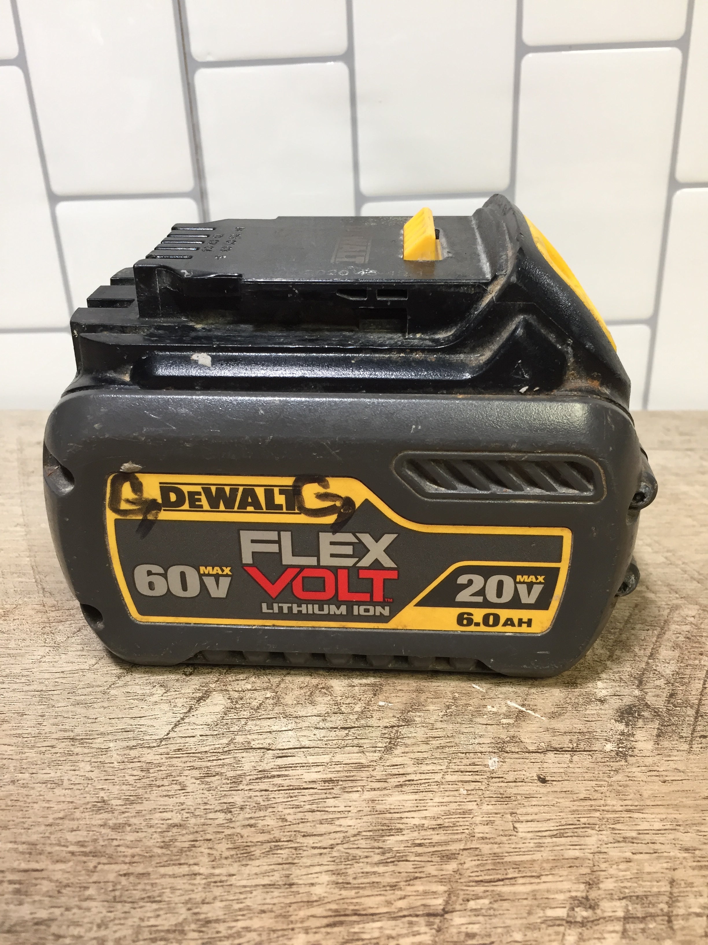 DEWALT FLEXVOLT 20V/60V MAX Battery, 6.0-Ah (DCB606) (7019804852407)